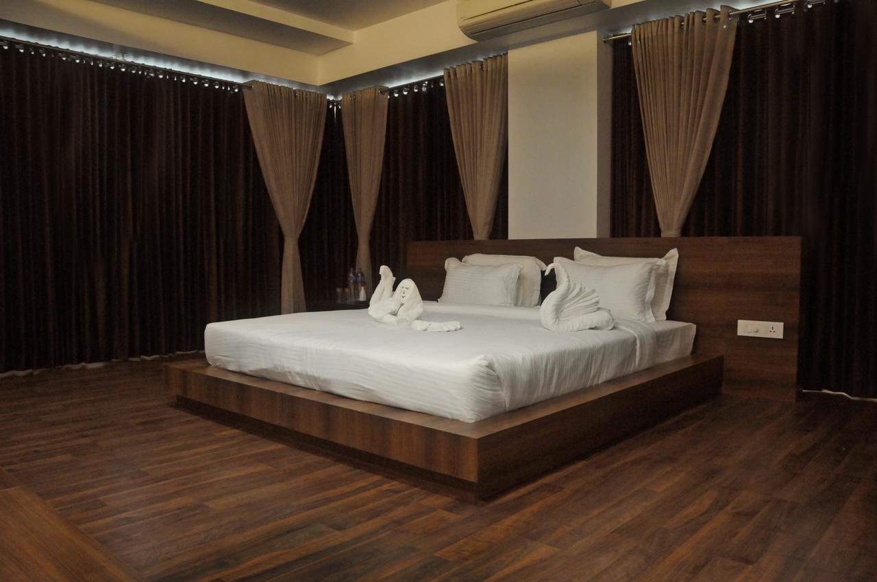 Hotel 3 Leaves Kolhapur Exterior photo