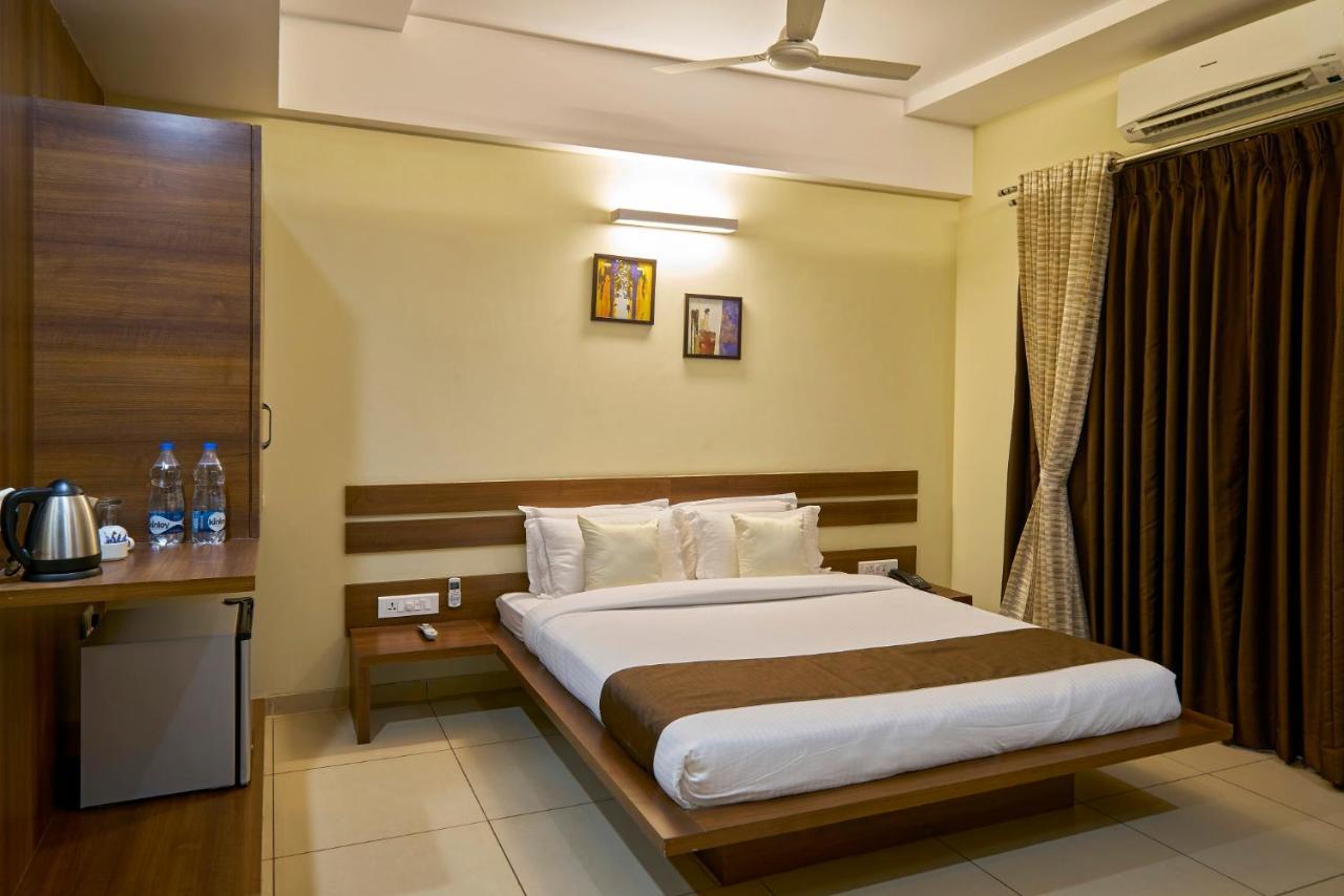 Hotel 3 Leaves Kolhapur Exterior photo